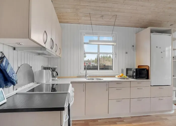 3 Bedroom Beautiful In * Hojslev
